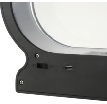 Detailansicht einer LED Leuchte mit An und Aus Schalter und USB C Ladeanschluss am Gehäuse