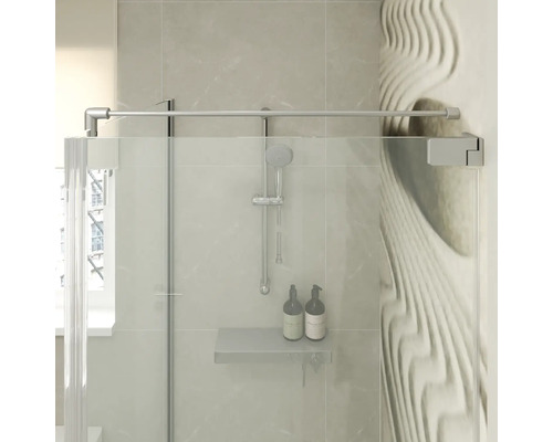 Paroi de douche avec paroi en verre et barre de stabilisation dans une salle de bain moderne avec douchette et étagère