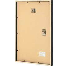 Rückseite eines Bilderrahmens mit Aufhängevorrichtungen und Drehfedern zur Befestigung des Rückwandpanels.