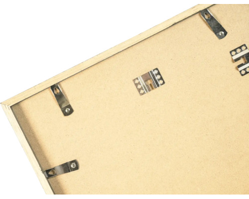 Dos d'un cadre photo en bois avec fixations métalliques et accessoires pour le montage mural