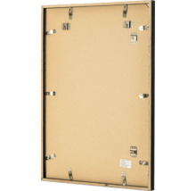 Vue arrière d un cadre photo rectangulaire avec des clips métalliques et des dispositifs de suspension sur un panneau de fibres.