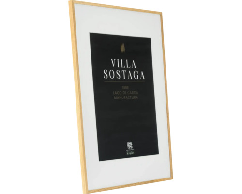 Cadre photo en bois avec passe-partout et affiche publicitaire Villa Sostaga en format portrait
