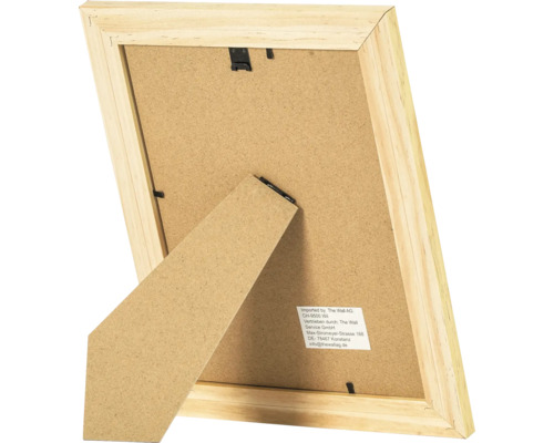 Rückseite eines Holzbilderrahmens mit Aufsteller und Metallklammern