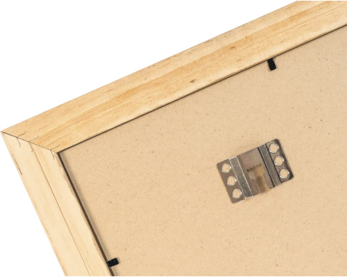 Vue arrière d'un cadre photo en bois avec système de suspension en métal