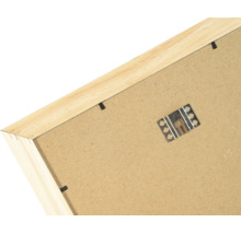 Vue arrière d un cadre photo en bois avec système d accrochage en métal