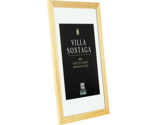 Cadre photo en bois avec passe-partout et une affiche informative de Villa Sostaga.