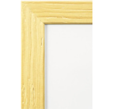 Cadre photo en bois avec surface structuree et assemblage en coin.