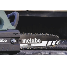 Detailansicht der Metabo Kettensäge mit Oregon SpeedCut Nano Schwert und Sägekette.