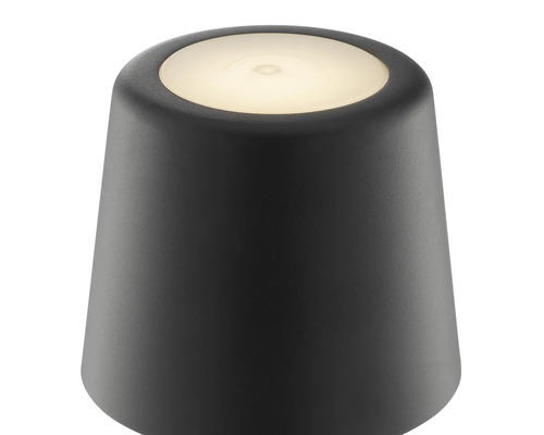 Moderne LED Tischleuchte mit zylindrischem Korpus und integrierter Lichtquelle für eine atmosphärische Beleuchtung.