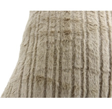 Coussin doux aspect fourrure avec structure à rayures verticales pour les espaces de vie