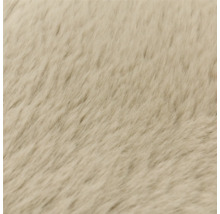 Gros plan sur un tapis en fausse fourrure moelleux à la structure dense