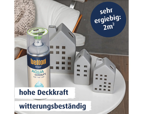 Belton free Aqua colours Lackspray auf einem Tisch mit drei dekorativen Häuserfiguren, hohe Deckkraft, witterungsbeständig, 2 Quadratmeter Reichweite.