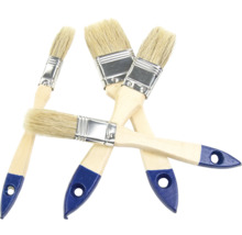 Set aus vier Flachpinseln mit Holzstielen und Borstenbesatz zur Verwendung bei Malerarbeiten
