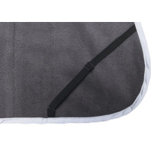 Vue détaillée d un tapis en polaire avec sangle élastique noire réglable