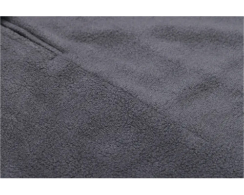 Gros plan sur un pull en polaire avec fermeture éclair