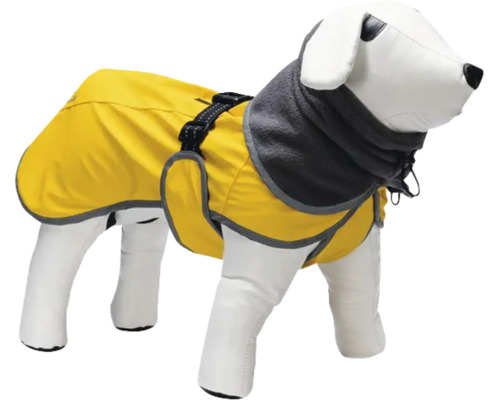 Imperméable pour chien avec col en polaire présenté sur une figurine de chien.