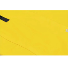 Vue détaillée de vêtements de travail avec fermeture éclair et logo réfléchissant