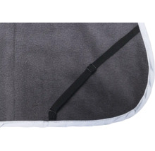 Vue détaillée d'une protection textile avec sangle de fixation élastique