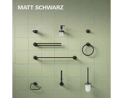 Ensemble d accessoires de salle de bain finition mate montés sur mur carrelé incluant porte serviette distributeur de savon et brosse WC