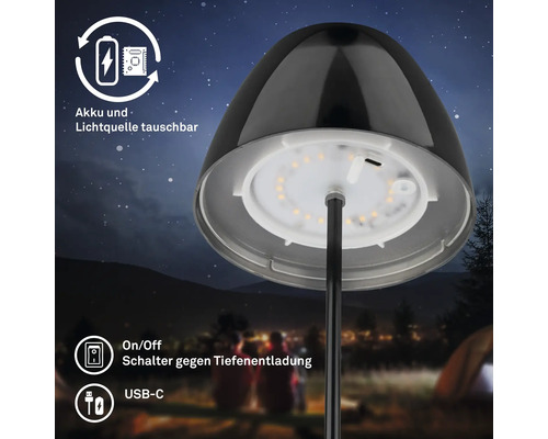 LED Tischleuchte mit austauschbarem Akku und Leuchtmittel, USB-C Anschluss und Tiefentladeschutzschalter vor einem nächtlichen Landschaftshintergrund.
