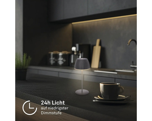 Moderne LED Tischleuchte auf einer Küchenarbeitsplatte, bietet 24 Stunden Licht auf niedrigster Dimmstufe.
