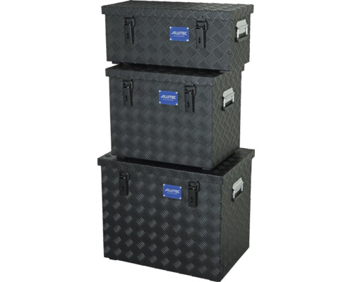 Drei gestapelte Alutec Aluminiumboxen mit Riffelblech Struktur und Verschlussmechanismus für sichere Aufbewahrung.