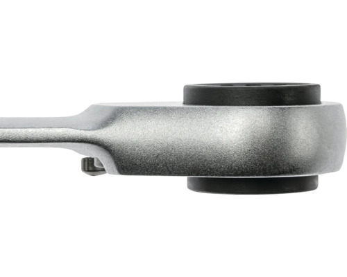 Detailansicht eines Umschaltknarrenkopfes aus Metall für Steckschlüsseleinsätze.