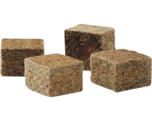 Quatre cubes allume feu en fibres de bois et cire pour cheminées ou barbecues.