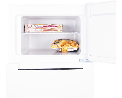 Compartiment de congélation avec pizza surgelée et frites