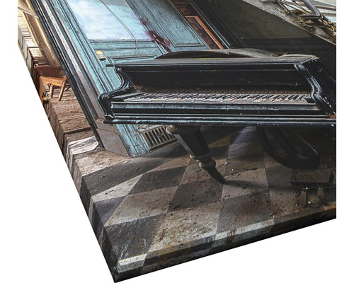 Vue détaillée d''une toile représentant un piano dans un bâtiment abandonné