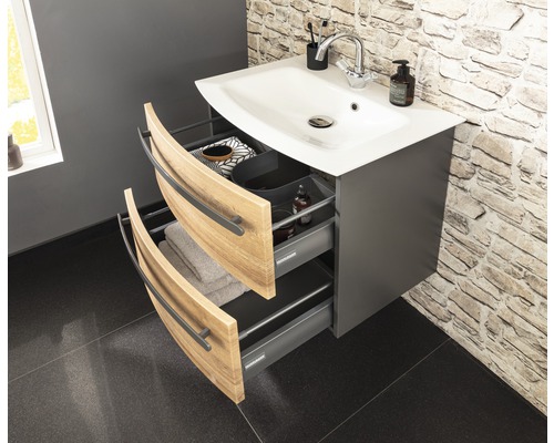 Waschtischunterschrank mit offenen Schubladen im Badezimmer