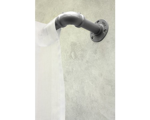 Tringle à rideaux en métal avec rideau blanc sur un mur