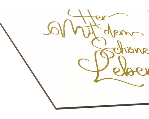 Dekoratives Schild mit dem Text ''Hier mit dem schönen Leben''.