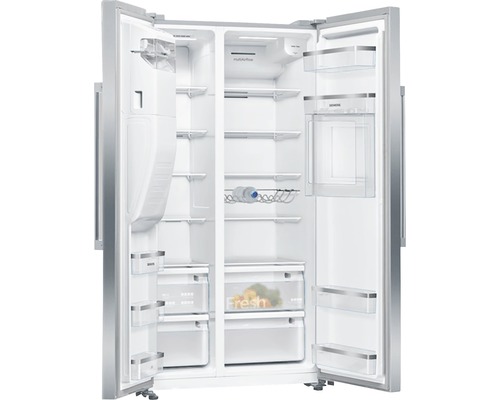 Réfrigérateur combiné américain ouvert avec étagères et tiroirs