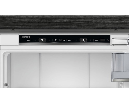 Siemens Kühlschrank Innenraum mit digitaler Temperaturanzeige