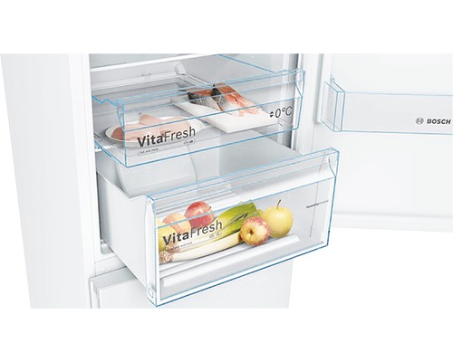 Innenansicht eines Kühlschranks mit VitaFresh-Frischesystem für Fisch, Fleisch, Obst und Gemüse