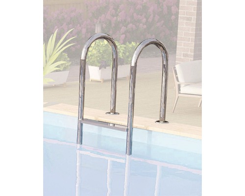 Echelle de piscine en acier inoxydable au bord du bassin