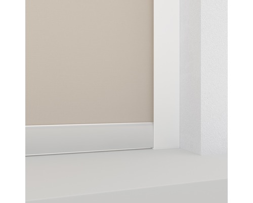 Sockelleiste an Wand und Türrahmen