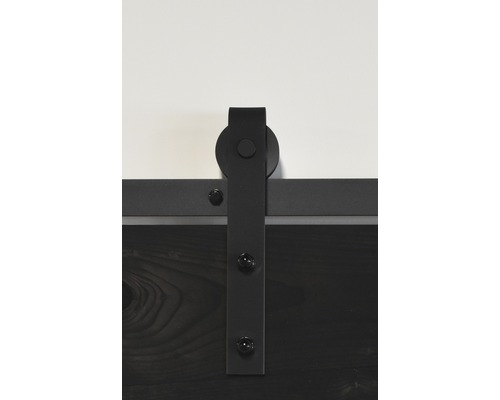 Detail einer Schiebetür mit Beschlägen