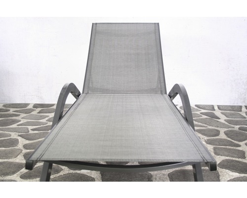 Gartenliege mit Armlehnen