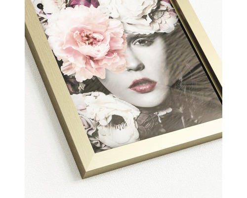 Dekoratives gerahmtes Bild einer Frau mit Blumen