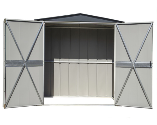 Geöffneter Metall Geräteschuppen mit Doppeltür