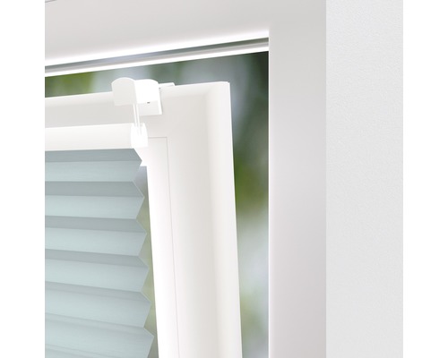 Detailansicht eines Faltstores am Fenster