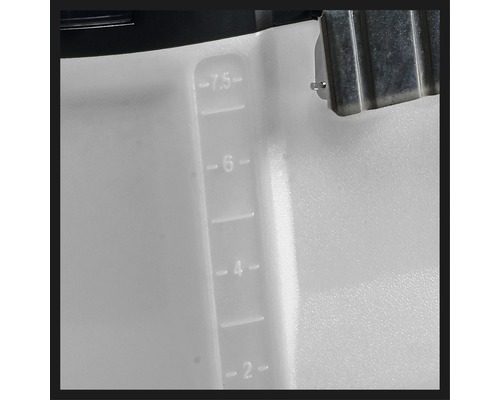 Indicateur de niveau sur un récipient avec des marques de 2 à 7.5