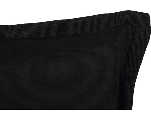 Gros plan d''un coussin décoratif noir