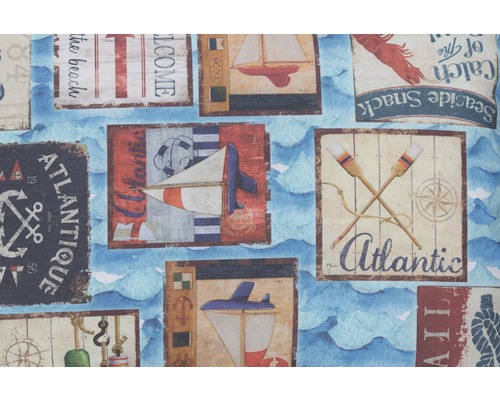 Tissu décoratif avec des motifs marins tels que des bateaux, des ancres et des boussoles