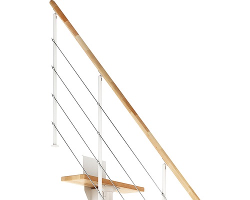 Detail einer Treppe mit Holzhandlauf und Edelstahlseilen