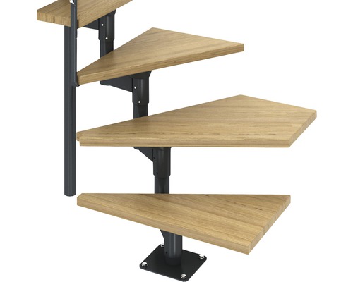 Dreiviertelansicht einer Spindeltreppe mit Holzstufen und Metallstruktur