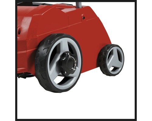 Vue détaillée d''un aérateur à gazon avec roues et réglage de la profondeur