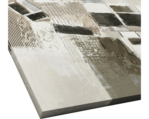 Detailansicht eines Wandbildes mit abstraktem Muster und verschiedenen Texturen